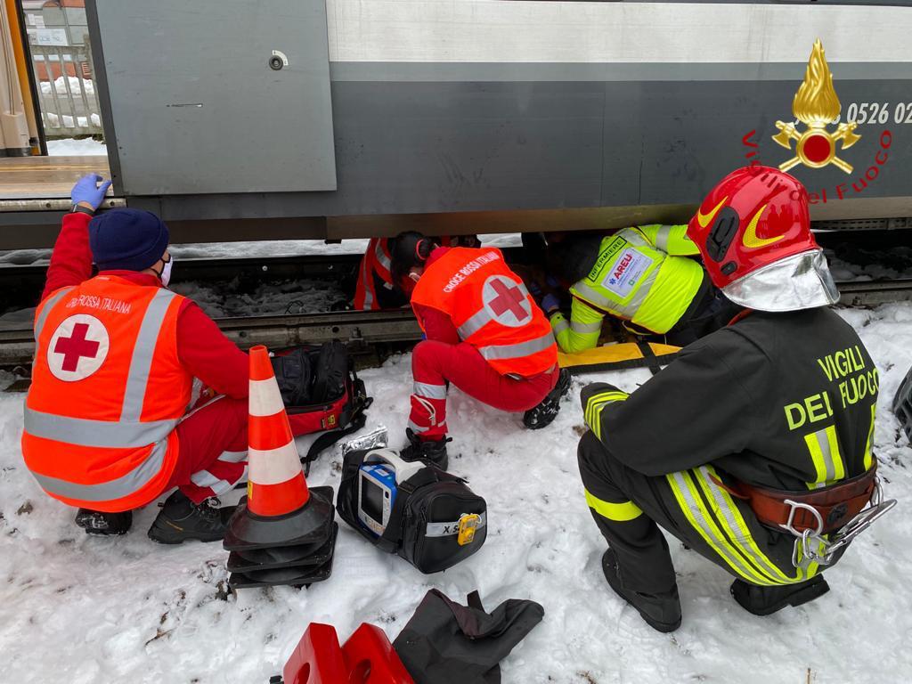 37enne travolta dal treno a Rovellasca: è gravissima