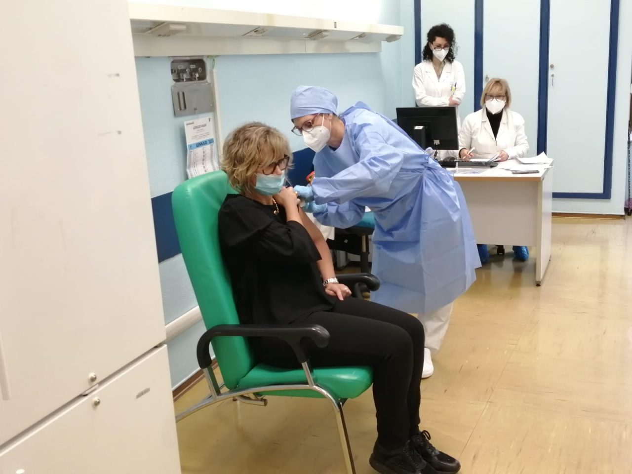 Primi 18 vaccinati all’Ospedale di Saronno: “Si inizia a vedere la luce” FOTO