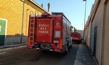 Vigili del fuoco in una ditta di Gorla Minore