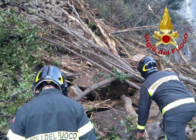 La Statale 223 chiusa ad Induno Olona per una frana