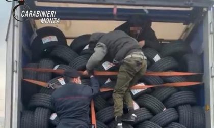 Sei giovani profughi arrivano in Brianza nascosti fra gli pneumatici di un tir