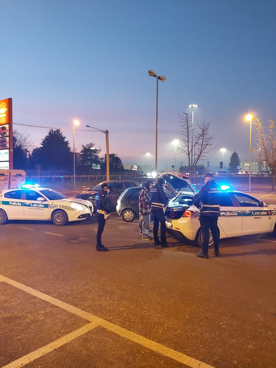 Padre e figlio inseguiti dagli agenti, presi a Venegono