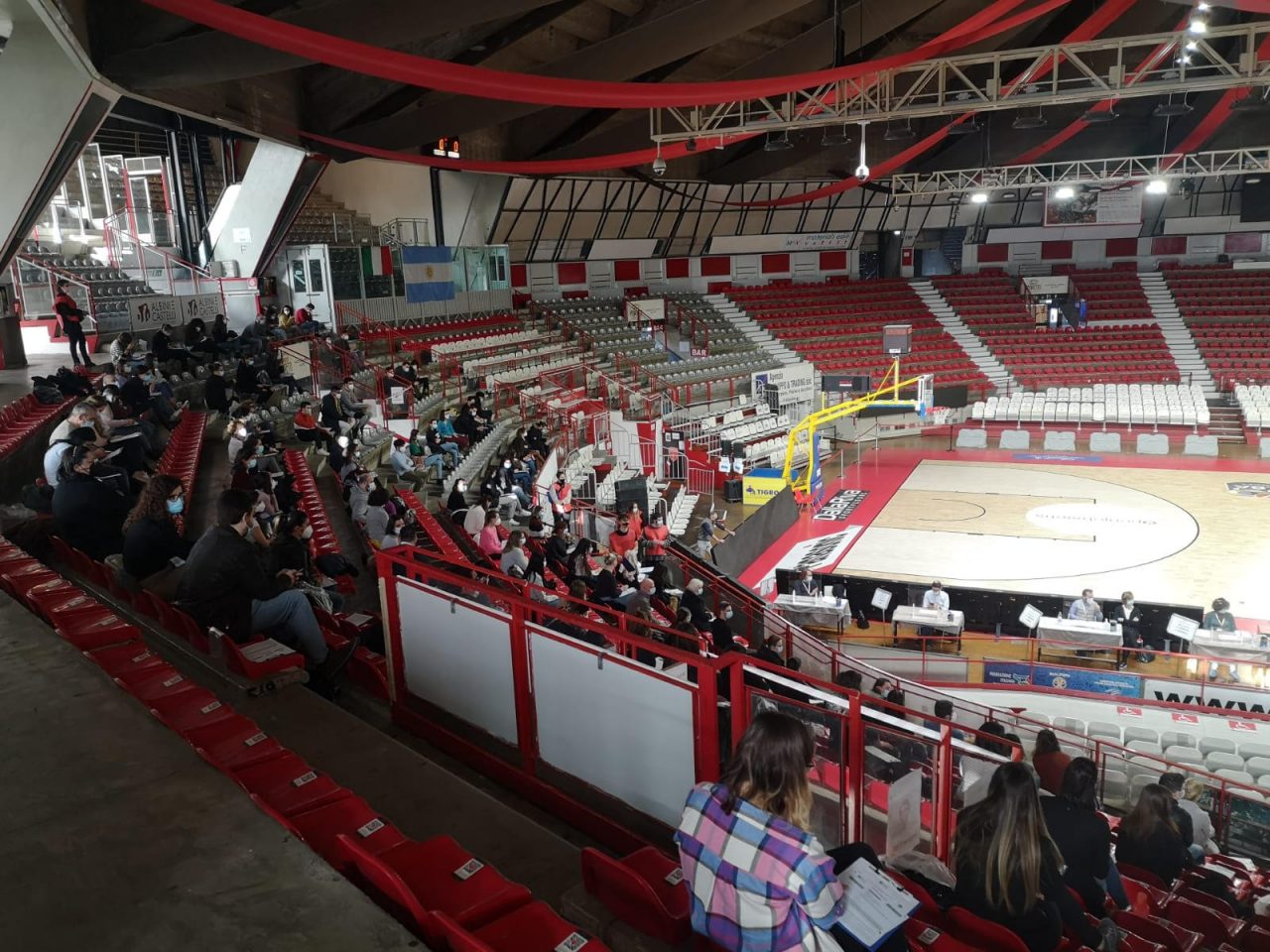 Sette Laghi, 900 aspiranti infermieri a tempo indeterminato al Palazzetto per la prova scritta