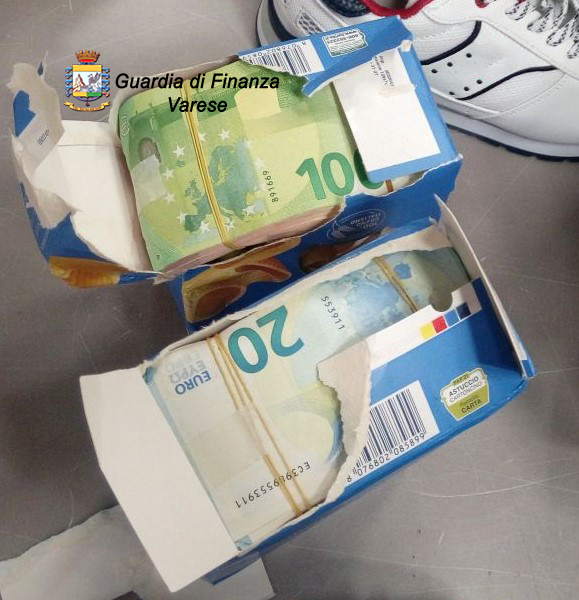 Nella pasta 70mila euro in contanti: sequestro a Malpensa
