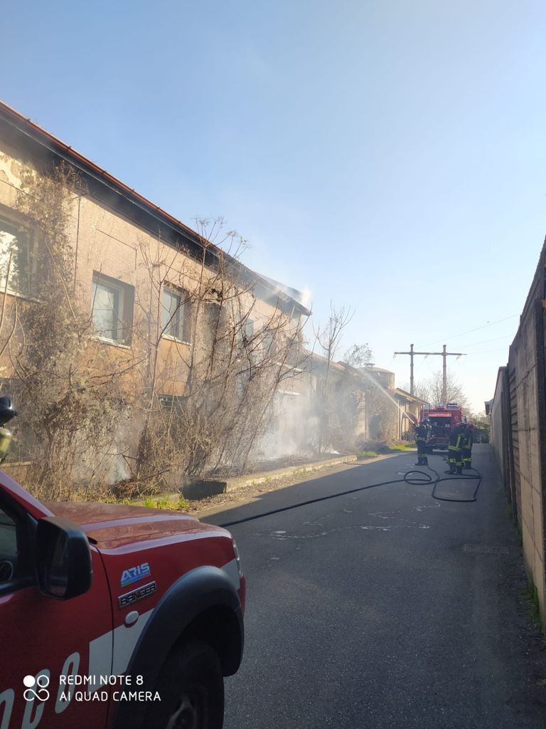 Incendio in via XXV Aprile: intervento dei Vigili del fuoco