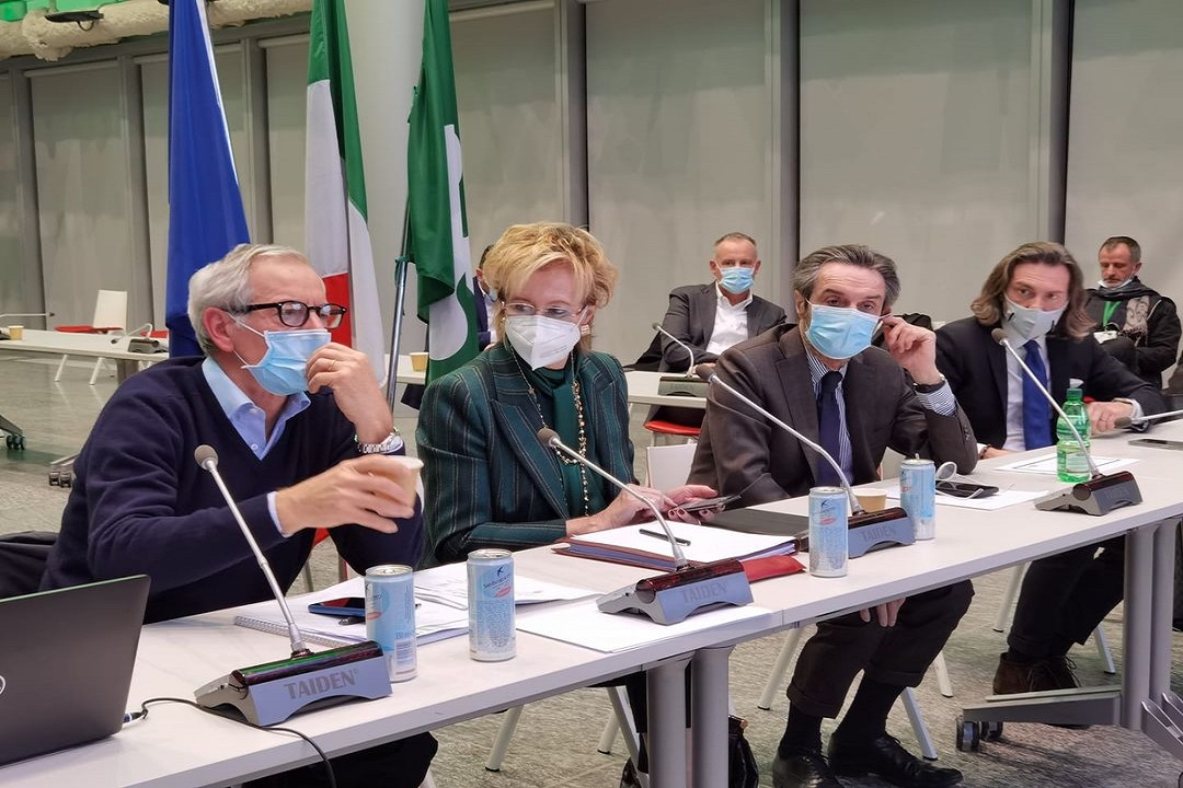 Vaccini, la Regione chiama i sindaci: “Serve il contributo di tutti”