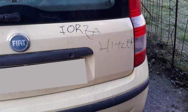 “Forza Hitler” sull’auto di una famiglia ebraica a Rosate, paese che ha dato al Cittadinanza Onoraria a Segre