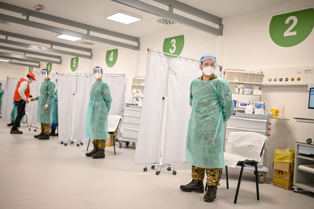 Vaccini, la Regione punta a 170mila al giorno per finire a giugno: ecco finalmente dove