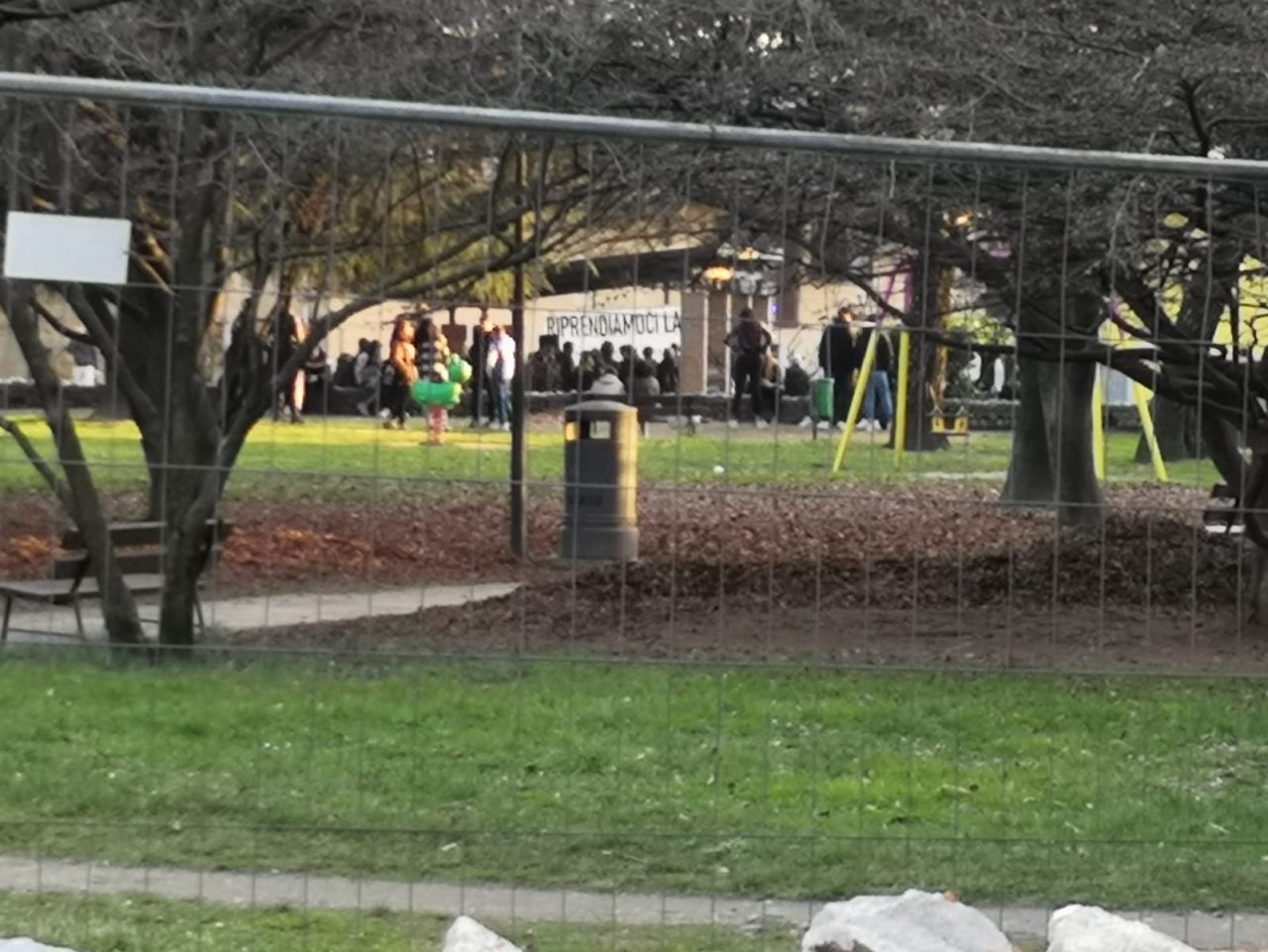 Muro del Parco De’ Rocchi, rimediato l’errore di demolizione e fine lavori in primavera
