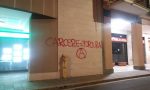 Morti nelle carceri, anarchici a Saronno: "Non dimentichiamo, vogliamo libertà"