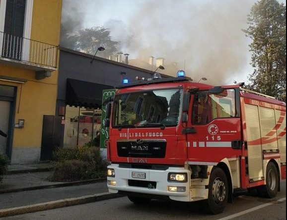 Incendio a Castellanza, le foto dell’intervento dei Vigili del Fuoco