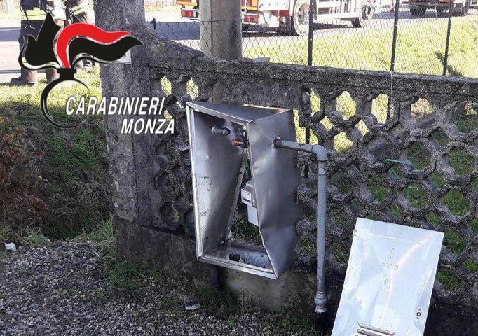 Evade, ruba un’auto e si schianta causando una fuga di gas: arrestato a Cogliate