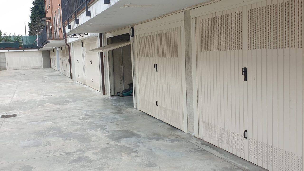 garage ladri venegono superiore