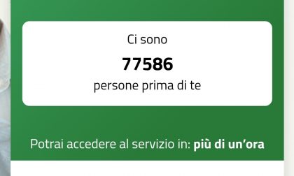 Vaccino, corsa all'adesione in Lombardia tra gli over80: tutti in coda (virtuale)