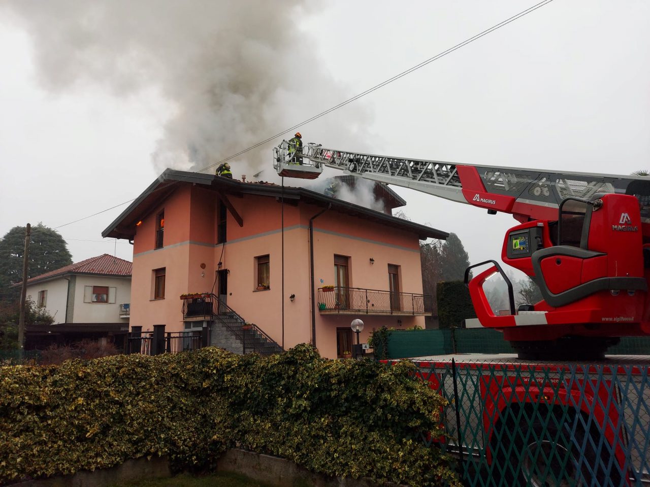 Case in fiamme a Venegono e Turate
