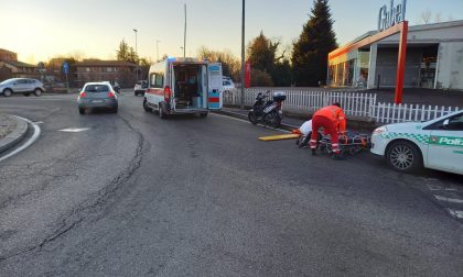 Scivola e cade dal motorino, tradatese in ospedale