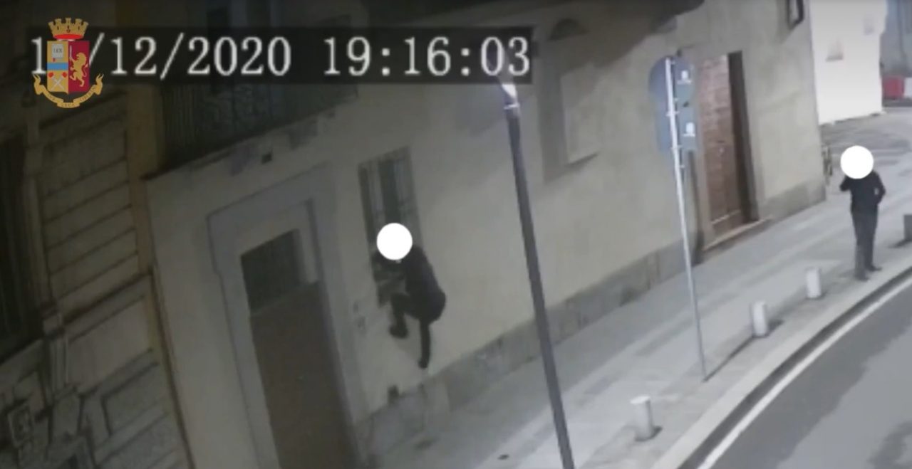 Furti nelle case dei vip, minore arrestato a Caronno Pertusella: tra le vittime anche Diletta Leotta e Hakimi