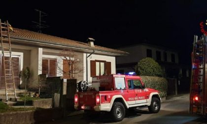Pompieri a Lazzate per un incendio sul tetto