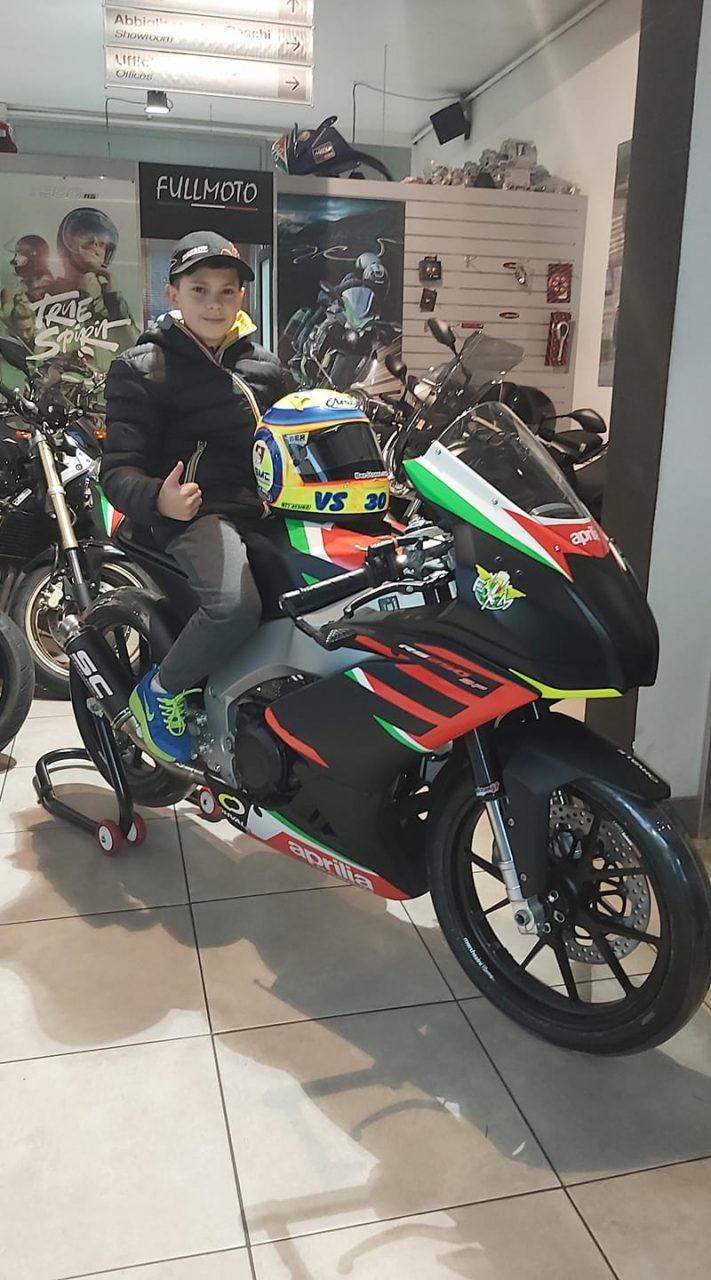 Gerenzano, Valentino gareggia con una nuova moto