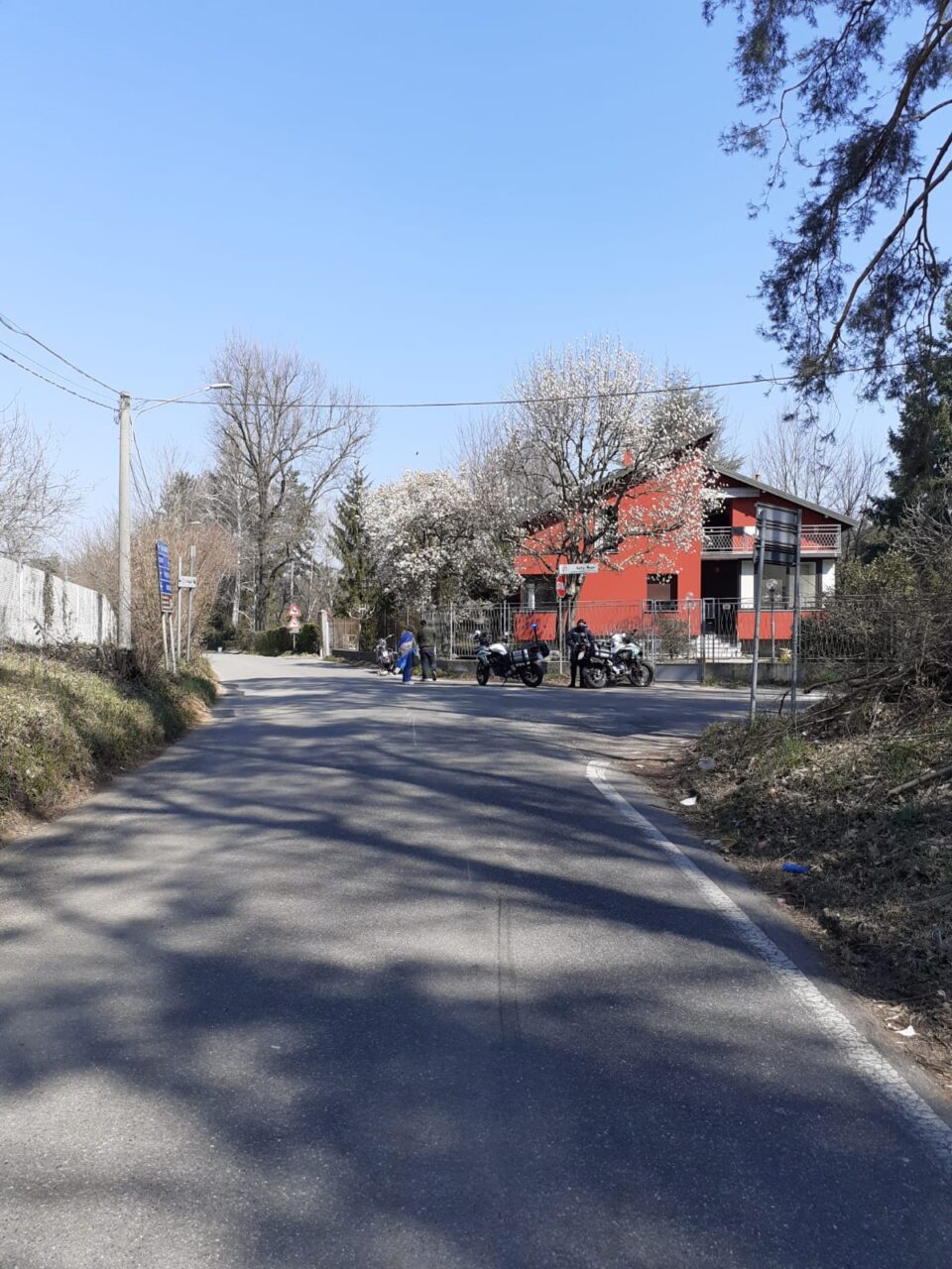 Pianbosco, perde il controllo della moto per evitare un’auto: in ospedale