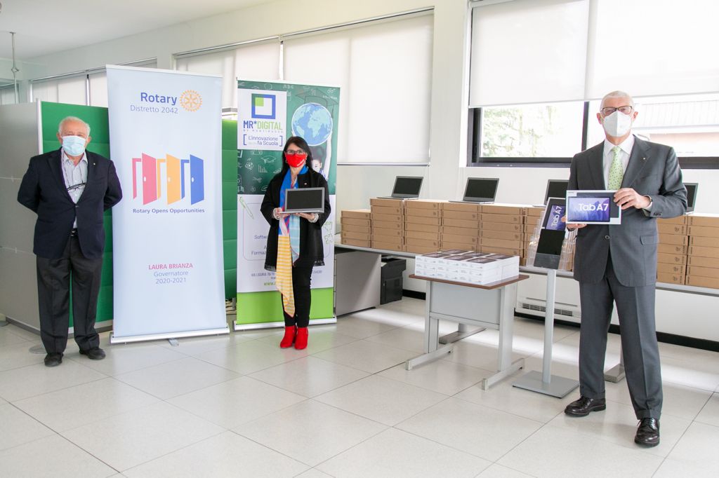 Dad, il Rotary dona Chromebook a 42 scuole lombarde
