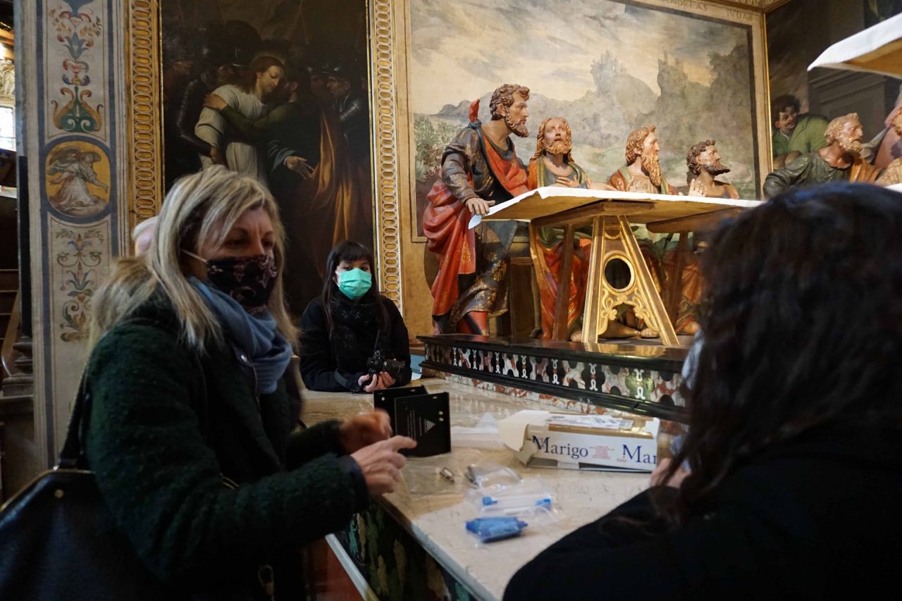 Restauratori laureandi al lavoro nel Santuario: quanti danni fa l’inquinamento all’arte?