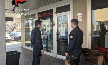 In 7 a bere in un Lounge Bar: dopo le segnalazioni arrivano i carabinieri