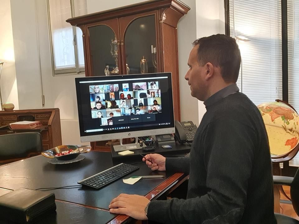 “Si fa lezione ma non si fa scuola. E’ il fallimento di un sistema che non mette al centro i ragazzi”