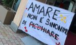 "Amare non è sinonimo di picchiare": lo striscione per l'8 marzo del ristorante di Origgio
