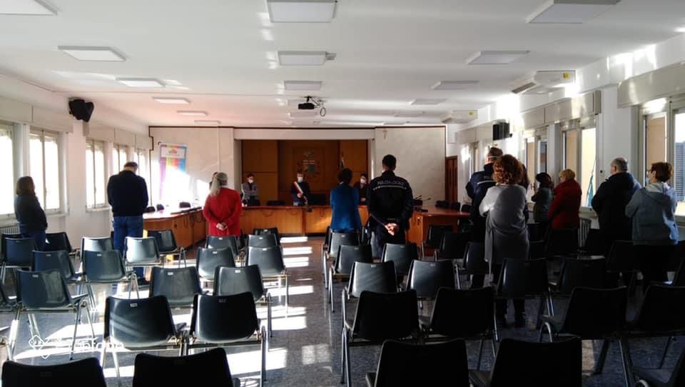 Origgio si ferma per la commemorazione delle vittime Covid, nel ricordo di Ambrosini