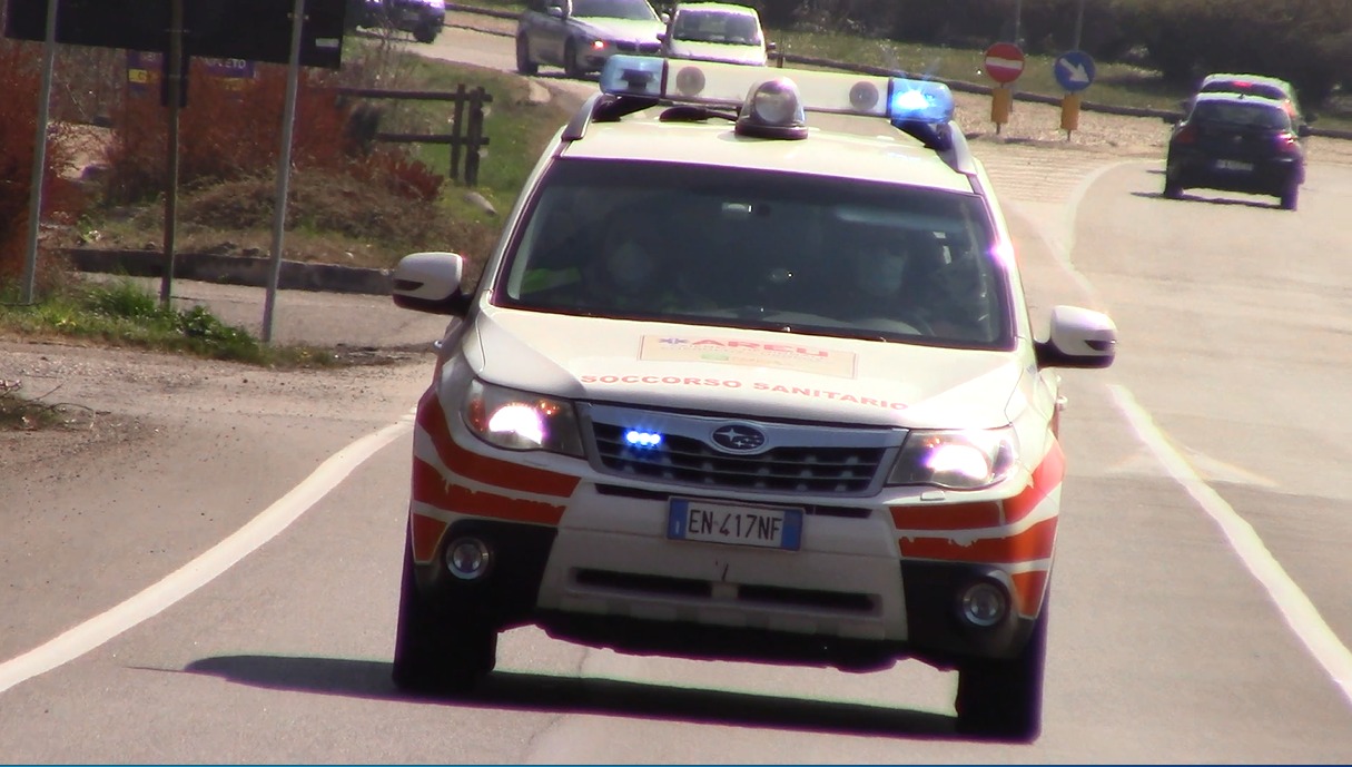 Incidente in bicicletta: un uomo in ospedale