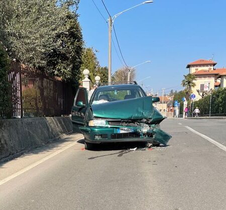 Si schianta contro un’auto e scappa, preso il pirata della strada