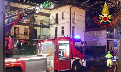 Incendio ad Orino, due case avvolte dalle fiamme