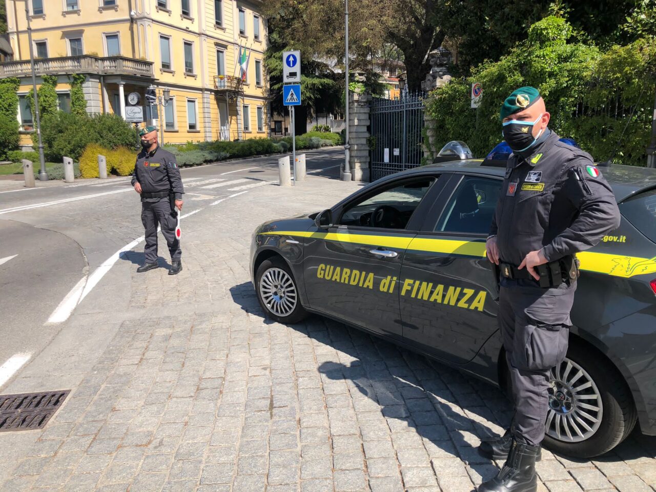 Cinque lavoratori in nero, uno col green pass scaduto: sanzioni e chiusure