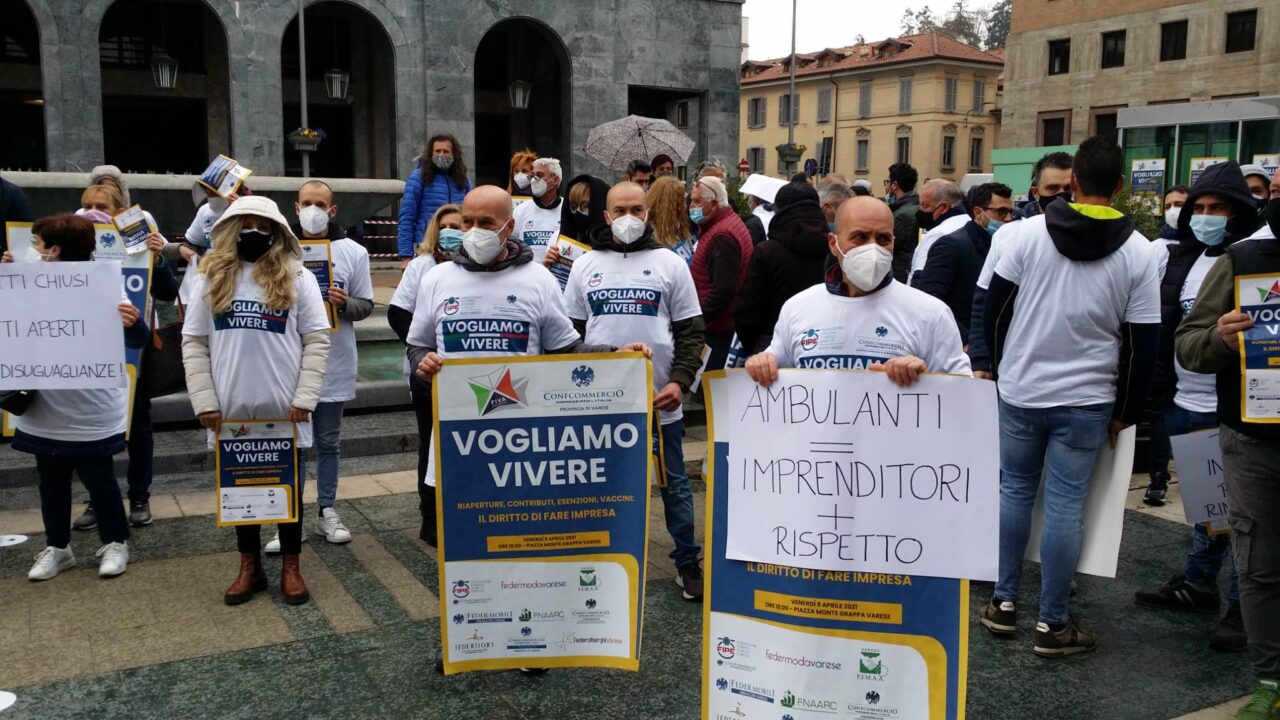 Ambulanti in piazza a Varese, Saronno in Azione: “Si può riaprire il 15 maggio, ecco come”