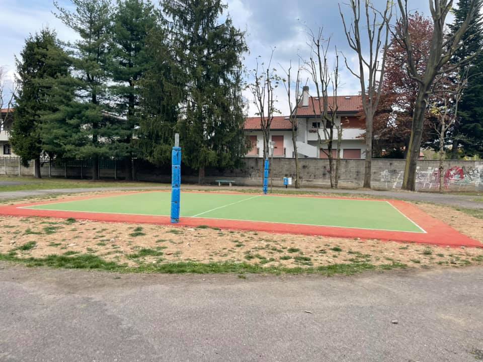 Niente volley al Parco Carducci di Olgiate: qualcuno s’è rubato la rete (nuova)