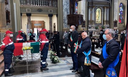 L'ultimo saluto a Paolo Strano, il funerale alla Prepositurale