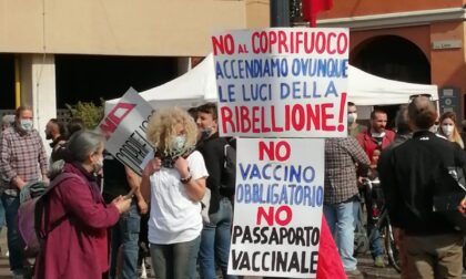 25 aprile a Saronno: in piazza (anche) contro coprifuoco e vaccini obbligatori