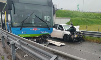 Incidente mortale a Uboldo, auto contro pullman: la vittima è di Gerenzano