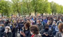 Video, foto e parole del “No paura day” a Bergamo: in 600 cantando "la pandemia è una fesseria"