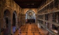 Restauri in corso all'interno della chiesa di San Francesco a Saronno