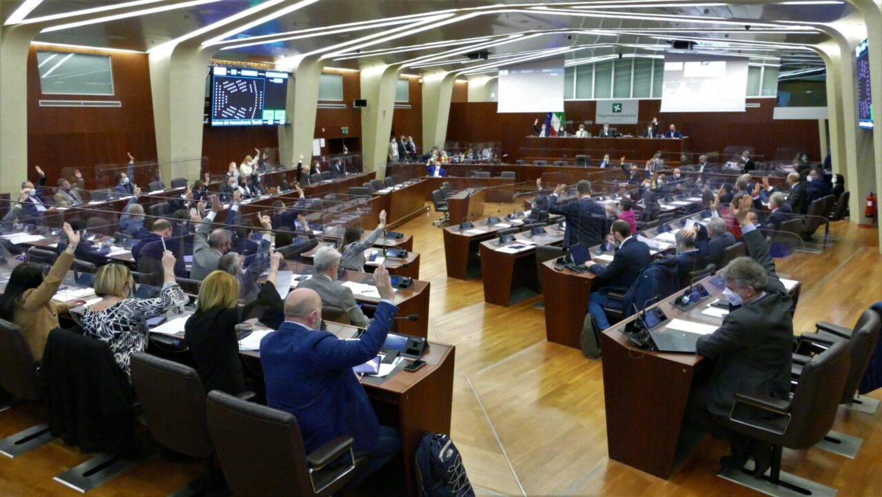 Nucleare in Lombardia, il Consiglio non chiude: “Nessuna preclusione ideologica”