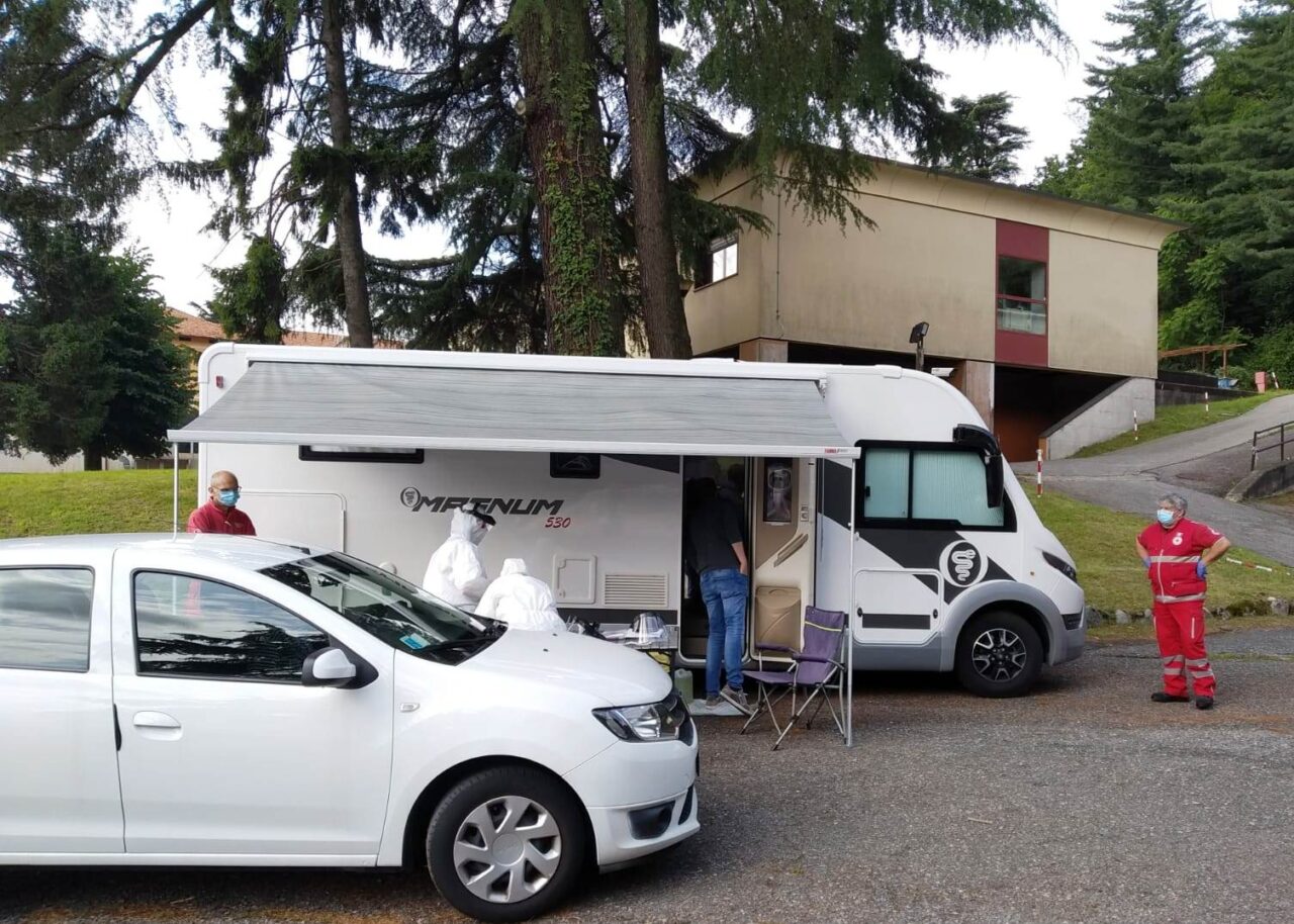 Vaccini su strada, oltre 200 somministrazioni con l’unità mobile di Ats Insubria