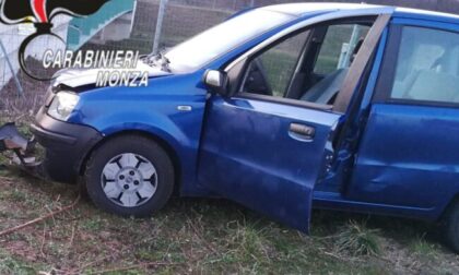 Scene da film a Lazzate: salta fuori dall’auto in corsa per sfuggire ai Carabinieri