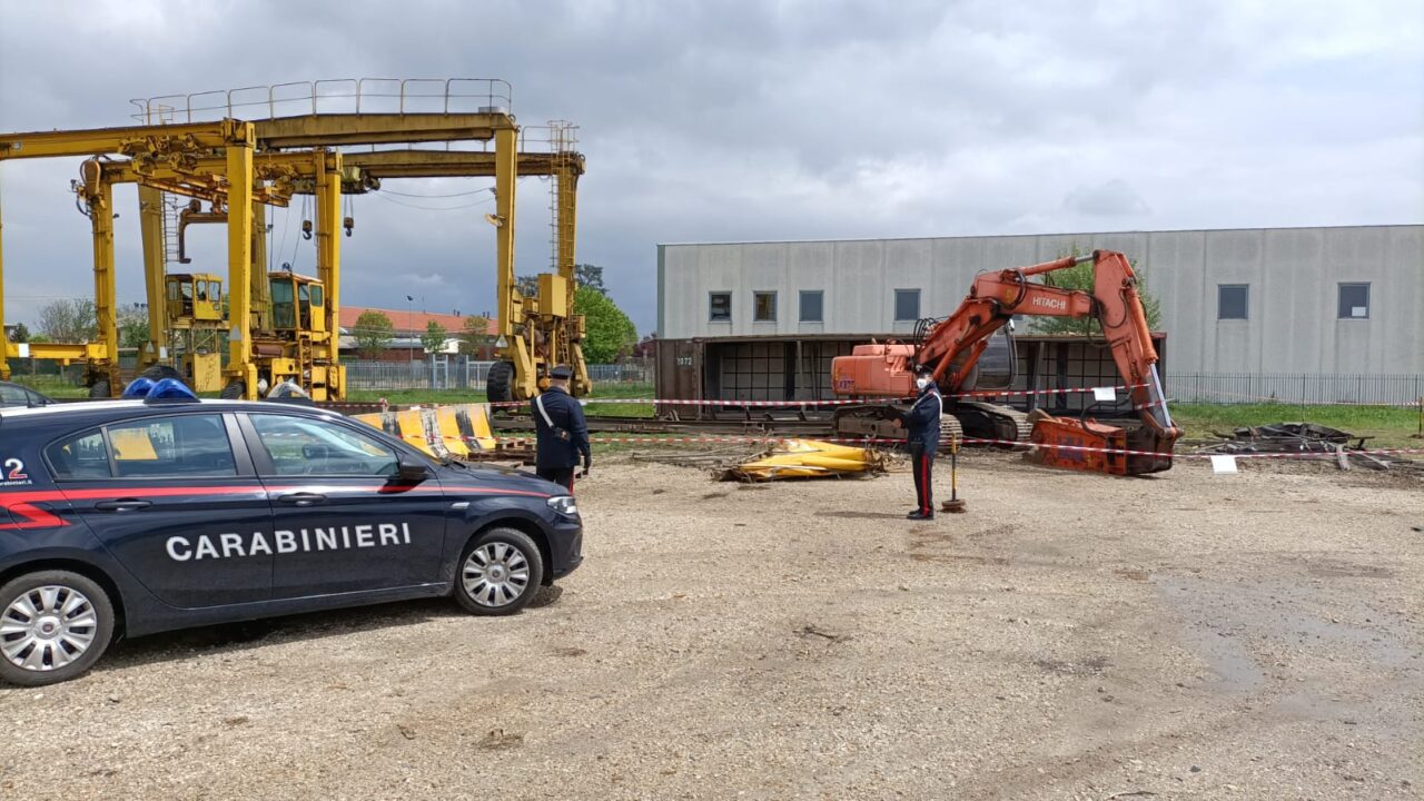Operaio di Gallarate muore travolto dalle lamiere di un container sotto gli occhi del fratello