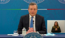 Dal 26 aprile l’Italia riapre: ok ai ristoranti (se all’aperto) e tutti a scuola. Le parole di Draghi