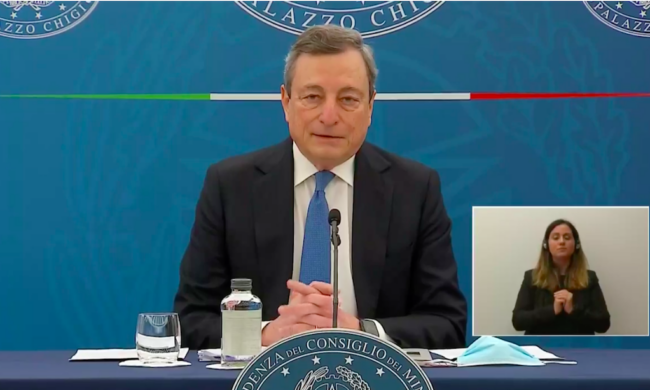 Dal 26 aprile l’Italia riapre: ok ai ristoranti (se all’aperto) e tutti a scuola. Le parole di Draghi