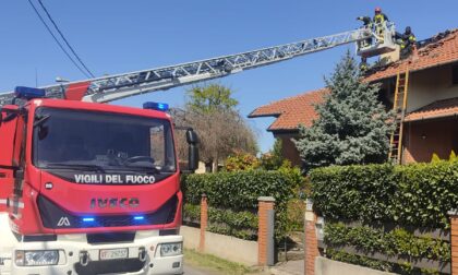 Gerenzano, fiamme sul tetto: arrivano i pompieri