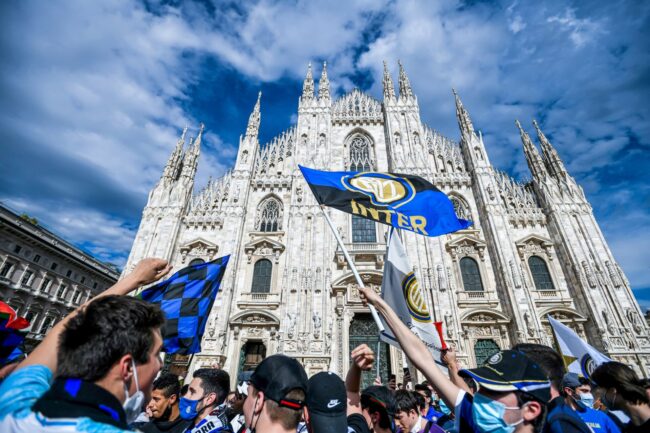 Polemiche per i festeggiamenti interisti a Milano. La Questura: “Spontanea e incontenibile euforia collettiva”