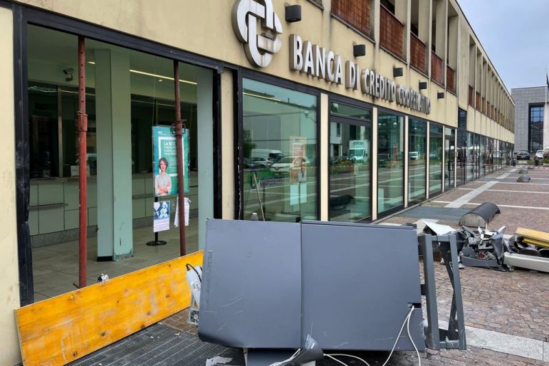 6351_villacortese_bancomat